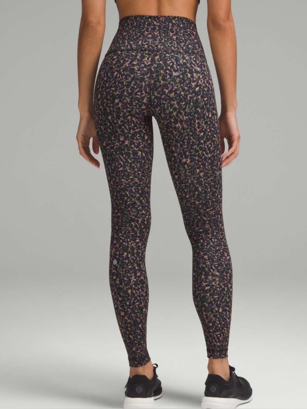 Lululemon Wunder Train High-Rise Tight 28"
Fluctuate Micro Pink Multi!